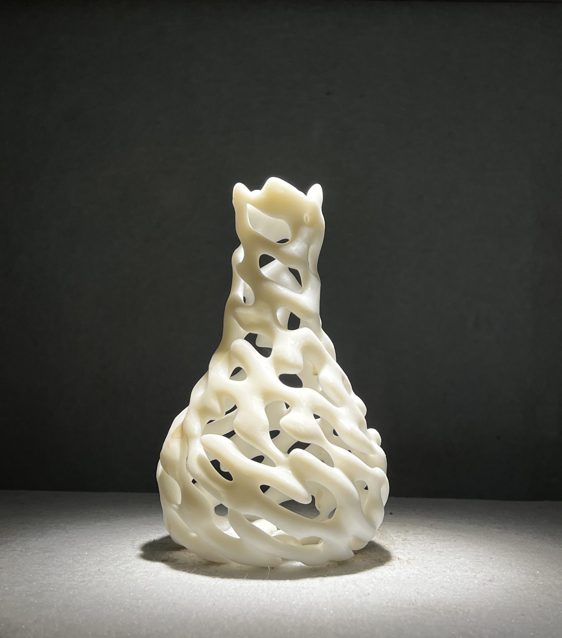 Ein Sculptur aus strahlendweißem PA12 Pulver
